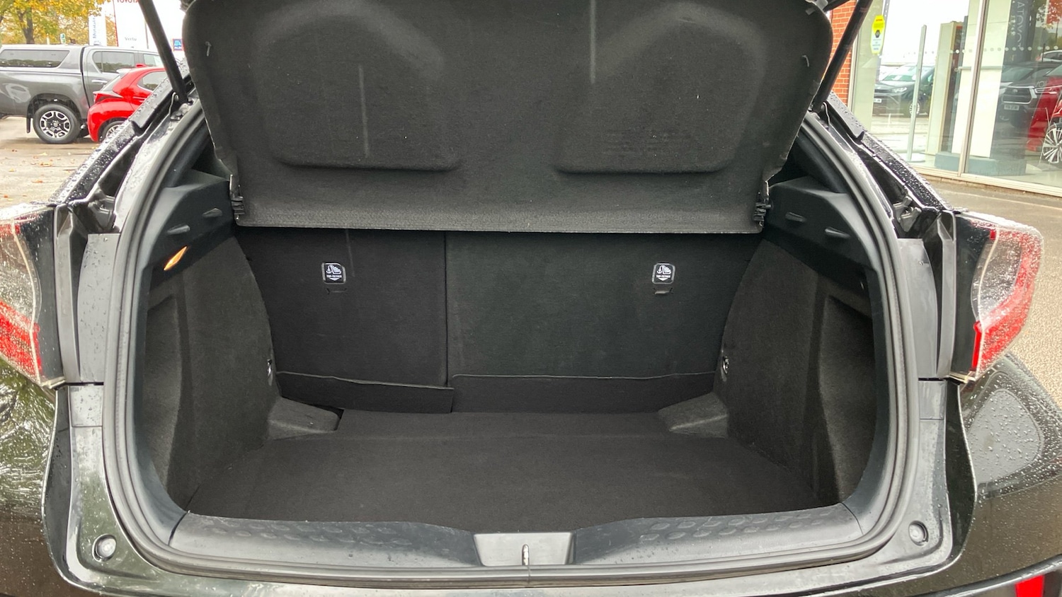 Used Toyota C-HR 2019 for sale - 76736396: Photo 14