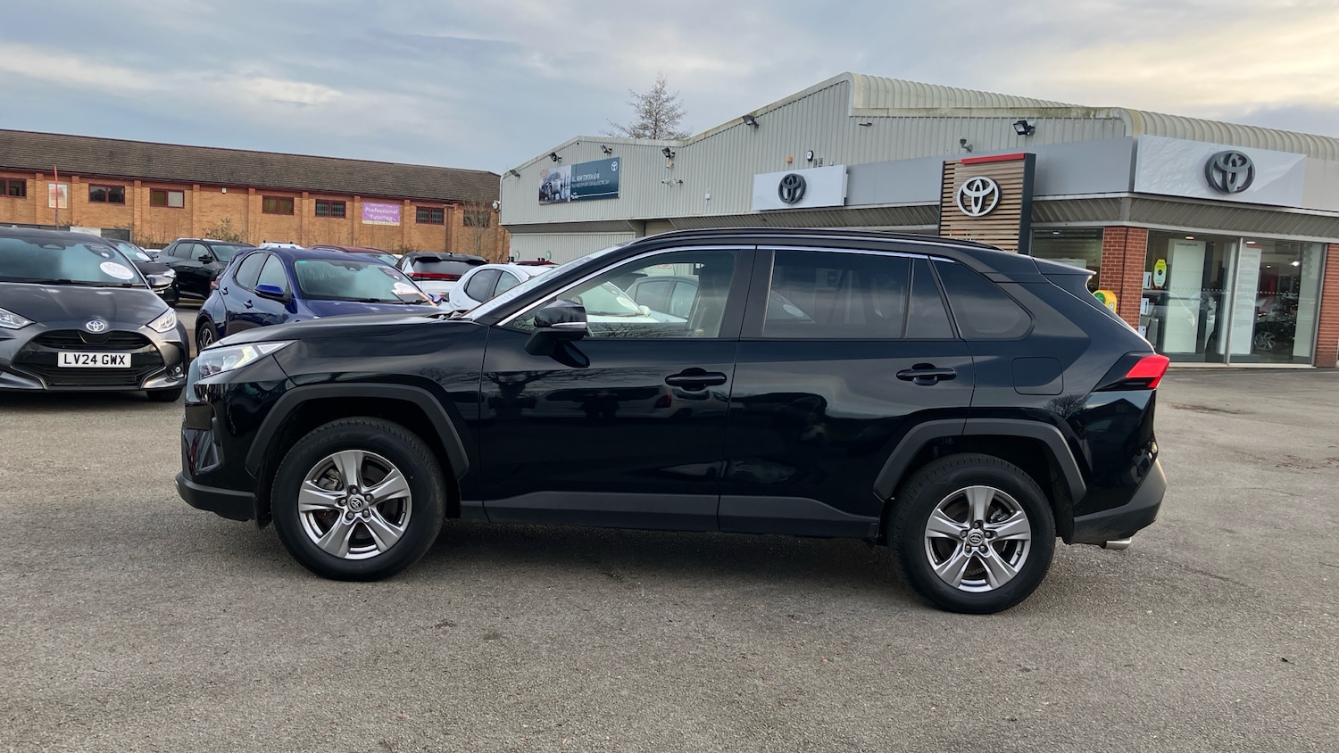 Used Toyota RAV4 2022 for sale - 76833921: Photo 17