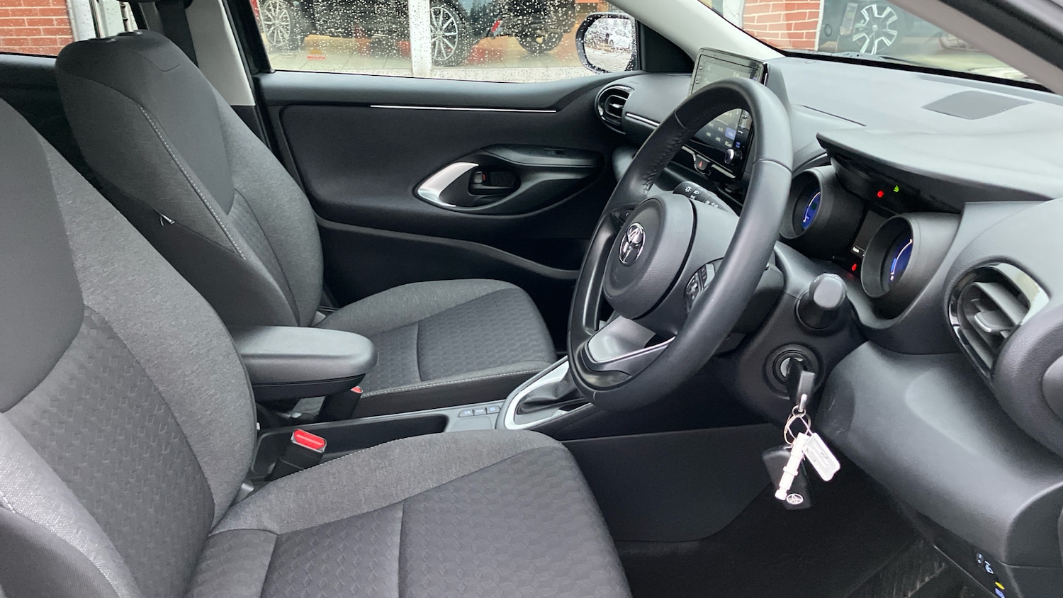 Used Toyota Yaris 2024 for sale - 77260709: Photo 11