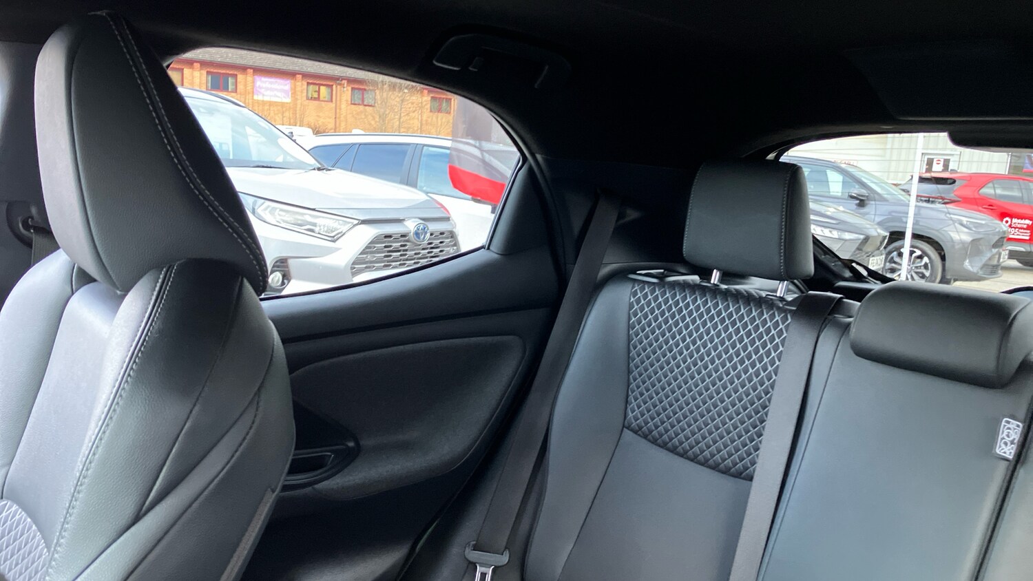 Used Toyota Yaris 2020 for sale - 77718526: Photo 24