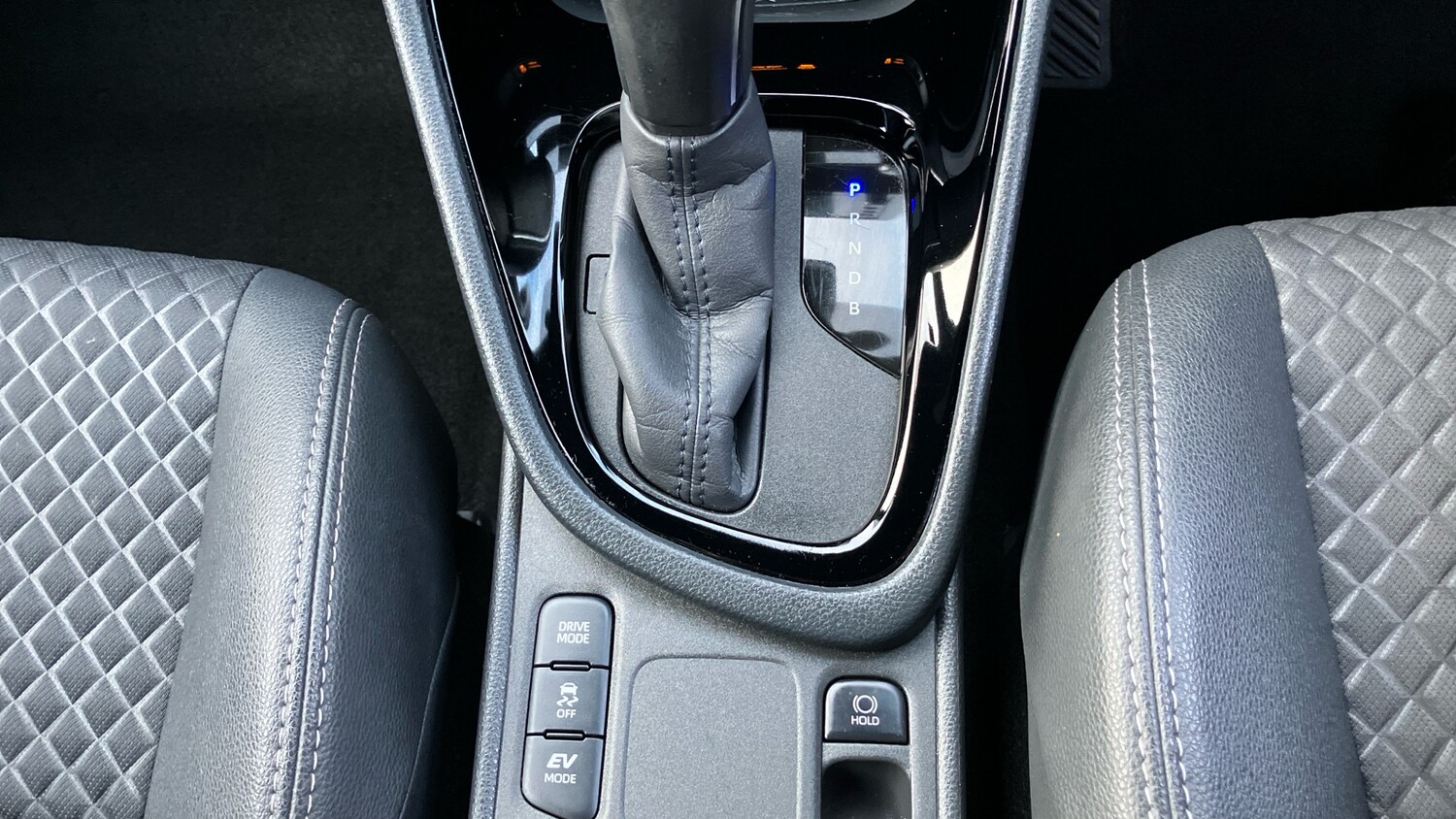 Used Toyota Yaris 2020 for sale - 77718526: Photo 35