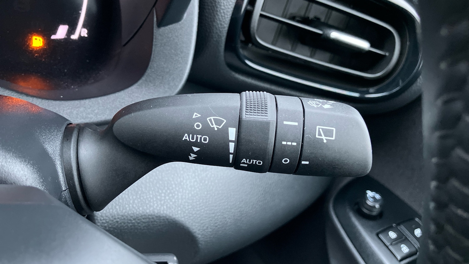 Used Toyota Yaris 2024 for sale - 77403768: Photo 39