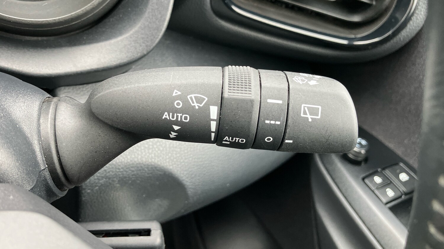 Used Toyota Yaris 2023 for sale - 77543511: Photo 39