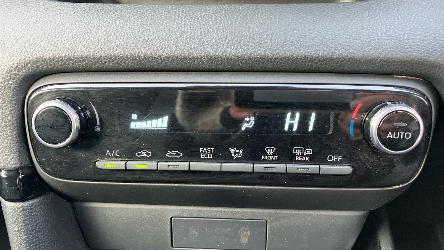 Used Toyota Yaris 2024 for sale - 77088062: Photo 34