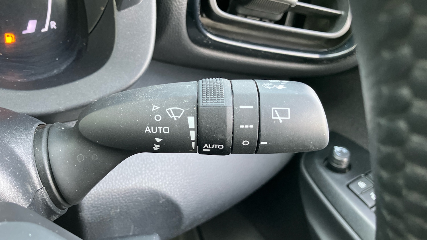 Used Toyota Yaris 2024 for sale - 77088062: Photo 39