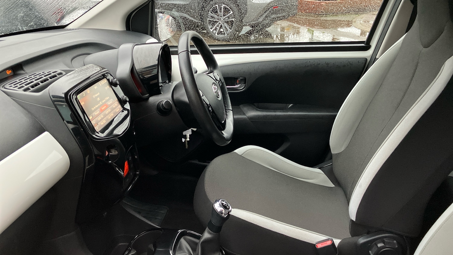 Used Toyota AYGO 2017 for sale - 76908509: Photo 10