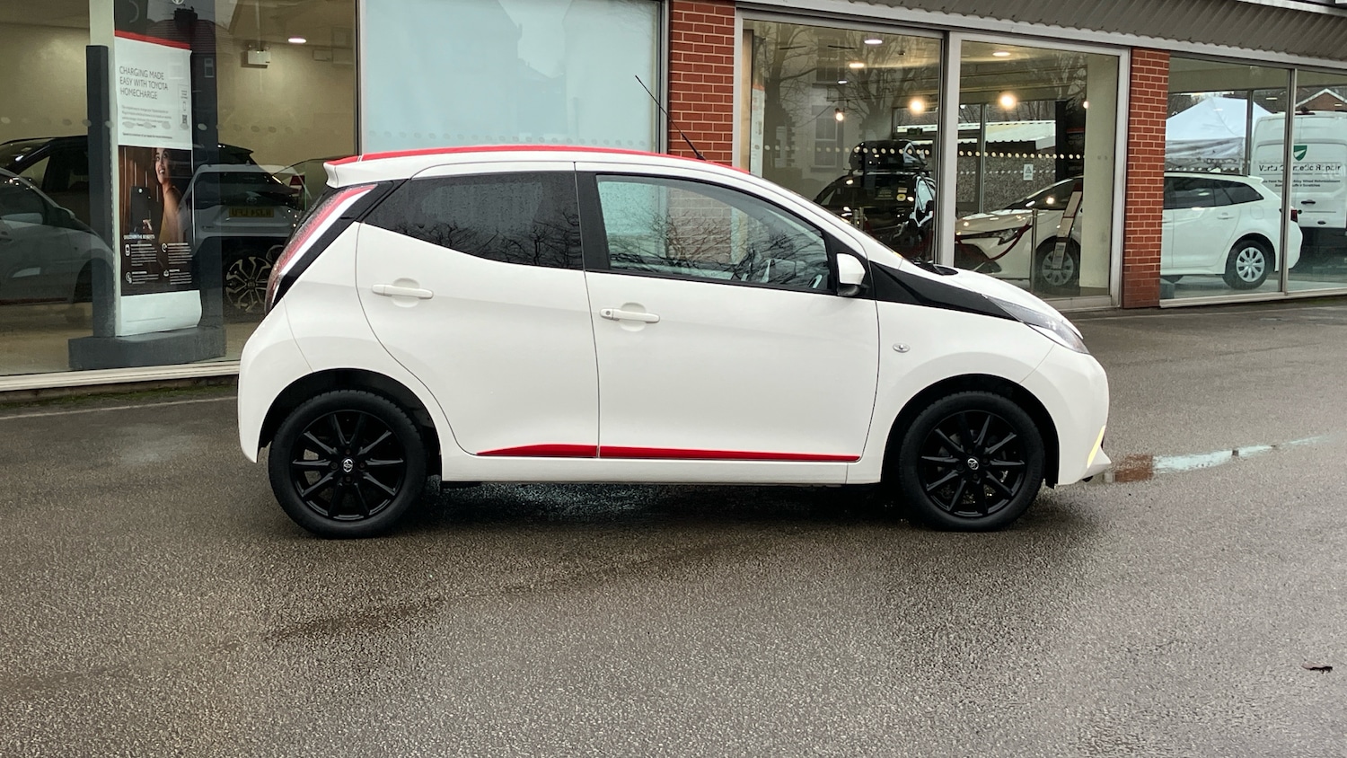 Used Toyota AYGO 2017 for sale - 76908509: Photo 16