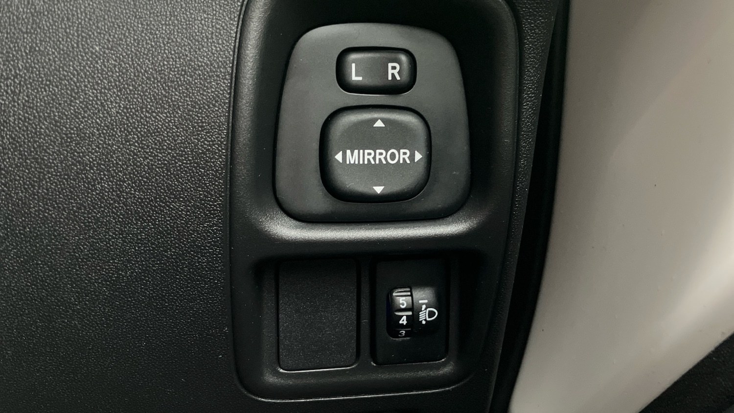 Used Toyota AYGO 2017 for sale - 76908509: Photo 22