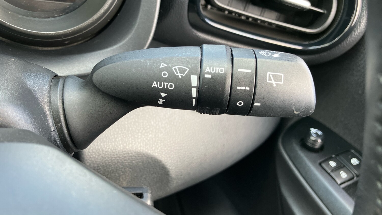 Used Toyota Yaris 2023 for sale - 77902292: Photo 39