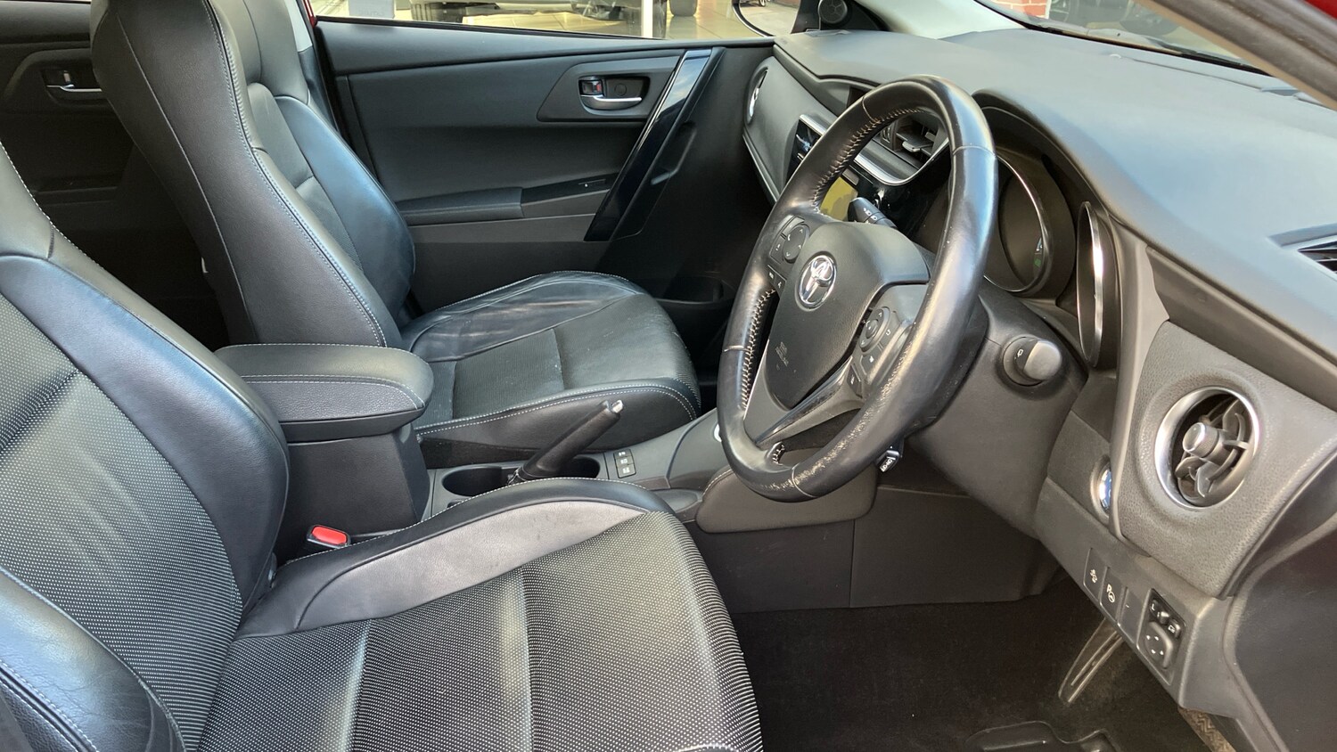 Used Toyota Auris 2017 for sale - 77690616: Photo 11