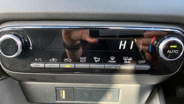 Used Toyota Yaris 2022 for sale - 76219032: Photo 34