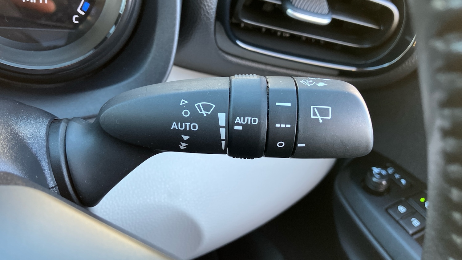 Used Toyota Yaris 2022 for sale - 76599901: Photo 39