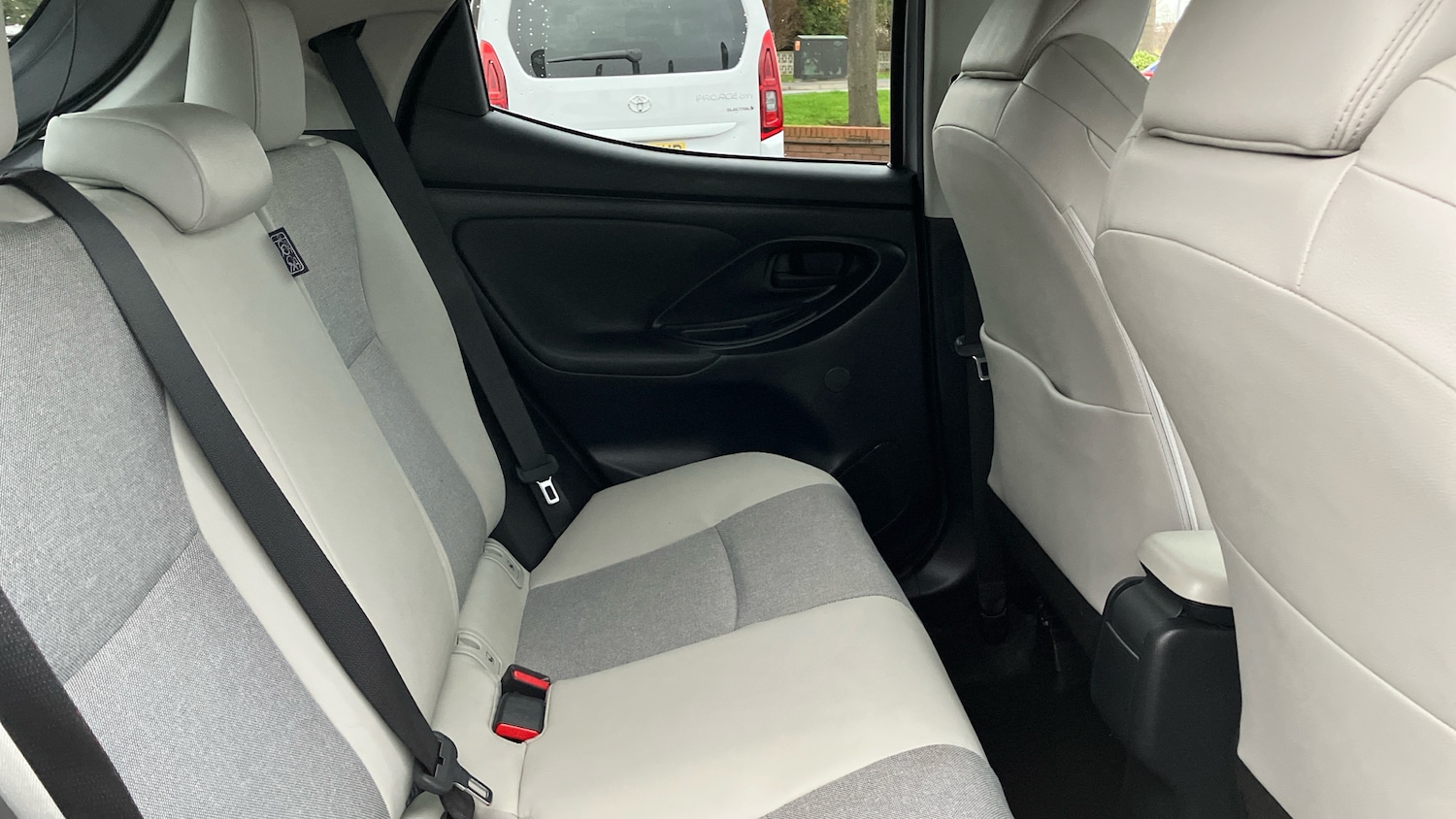 Used Toyota Yaris 2022 for sale - 76959784: Photo 12