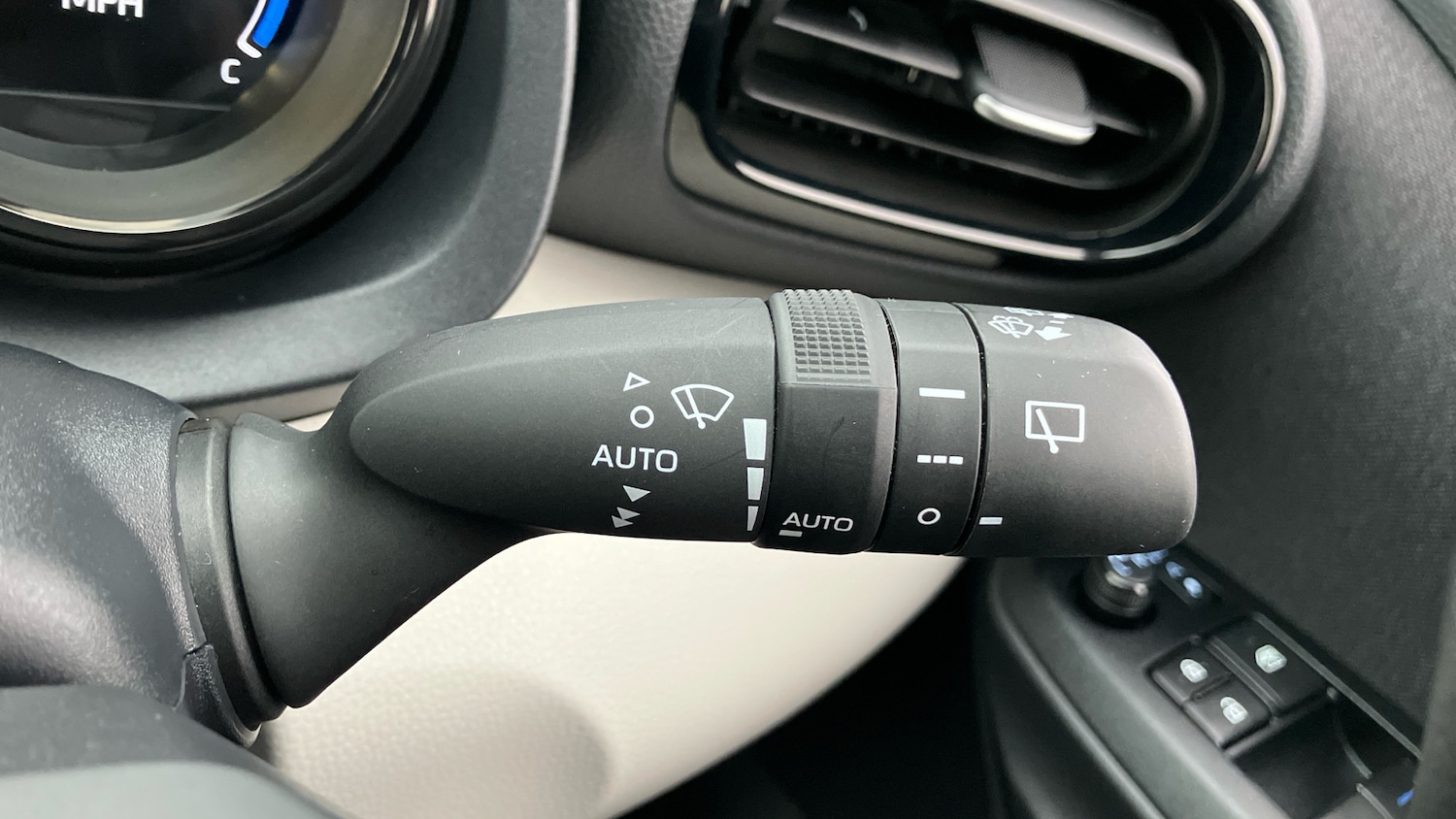 Used Toyota Yaris 2022 for sale - 76959784: Photo 39