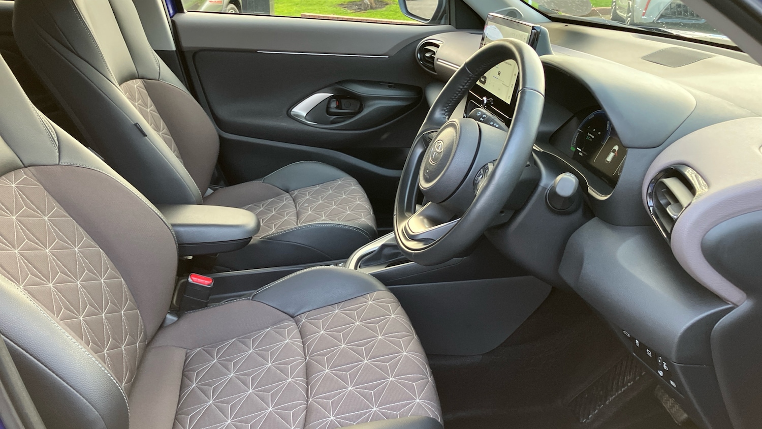 Used Toyota Yaris Cross 2024 for sale - 76984631: Photo 11