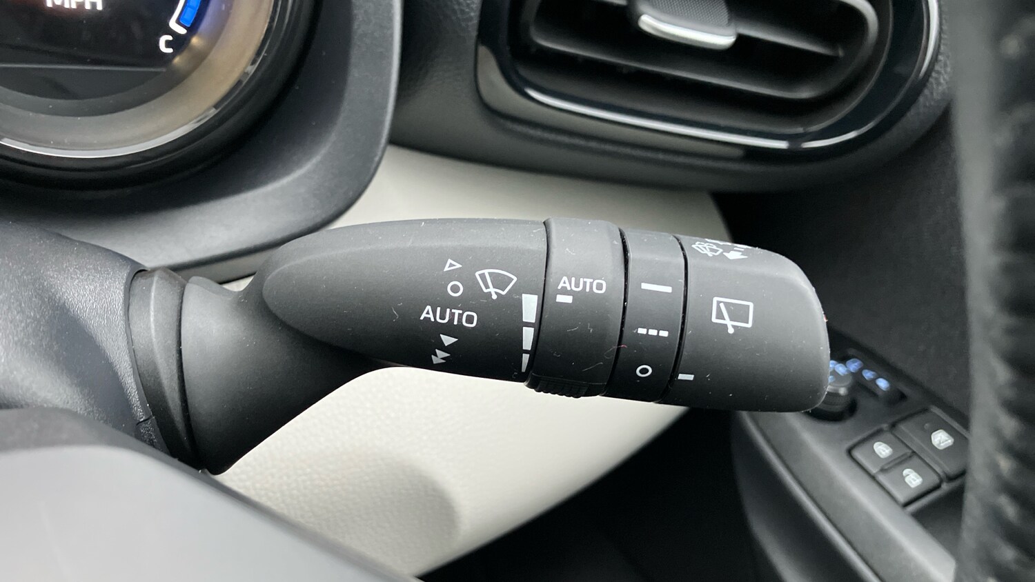 Used Toyota Yaris 2022 for sale - 77651019: Photo 39