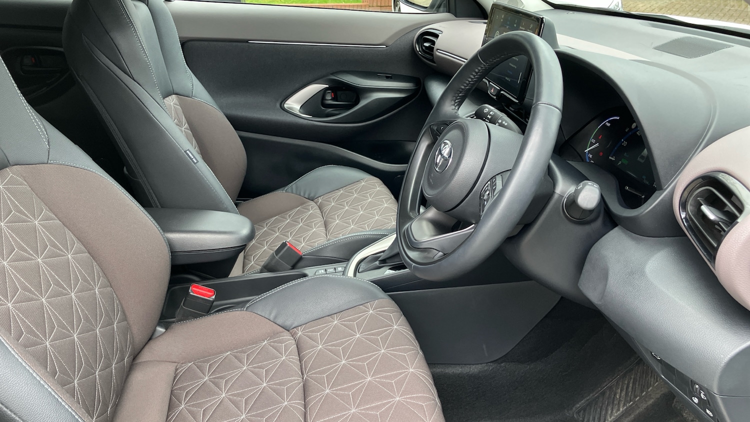 Used Toyota Yaris Cross 2023 for sale - 77917151: Photo 11