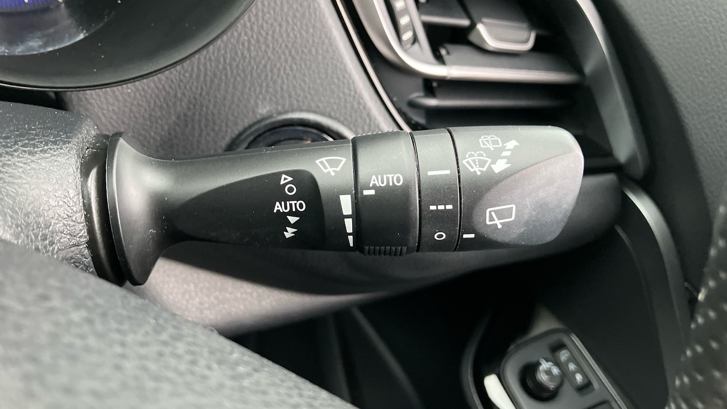 Used Toyota C-HR 2022 for sale - 76948892: Photo 39