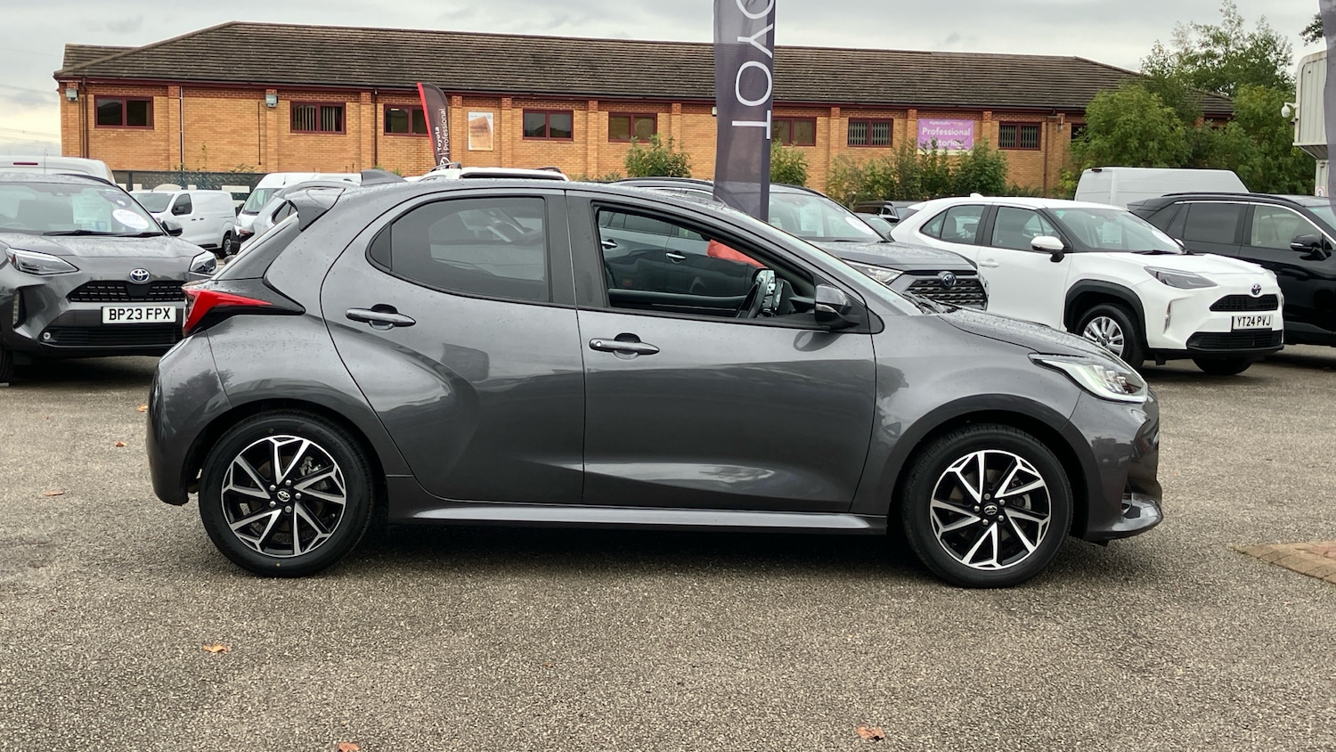 Used Toyota Yaris 2022 for sale - 75997284: Photo 16