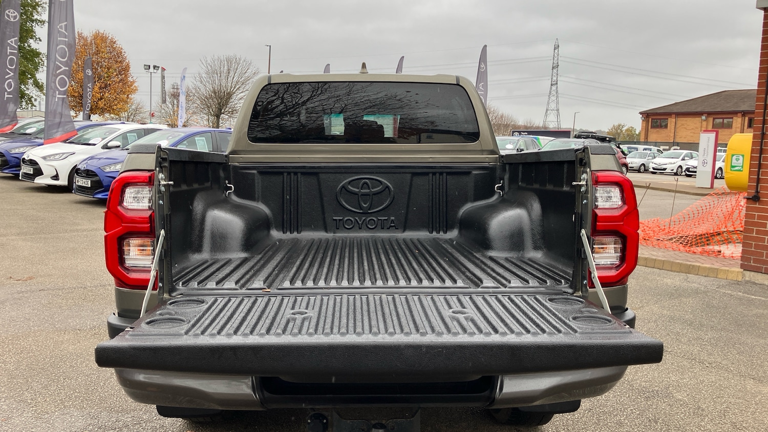 Used Toyota Hilux 2023 for sale - 76492110: Photo 14