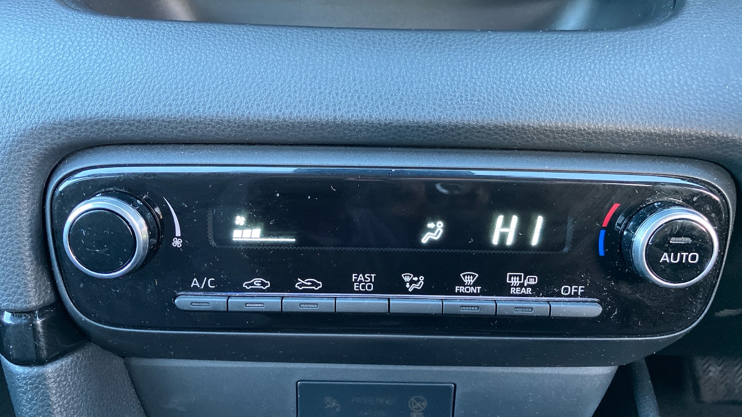Used Toyota Yaris 2024 for sale - 76354898: Photo 34