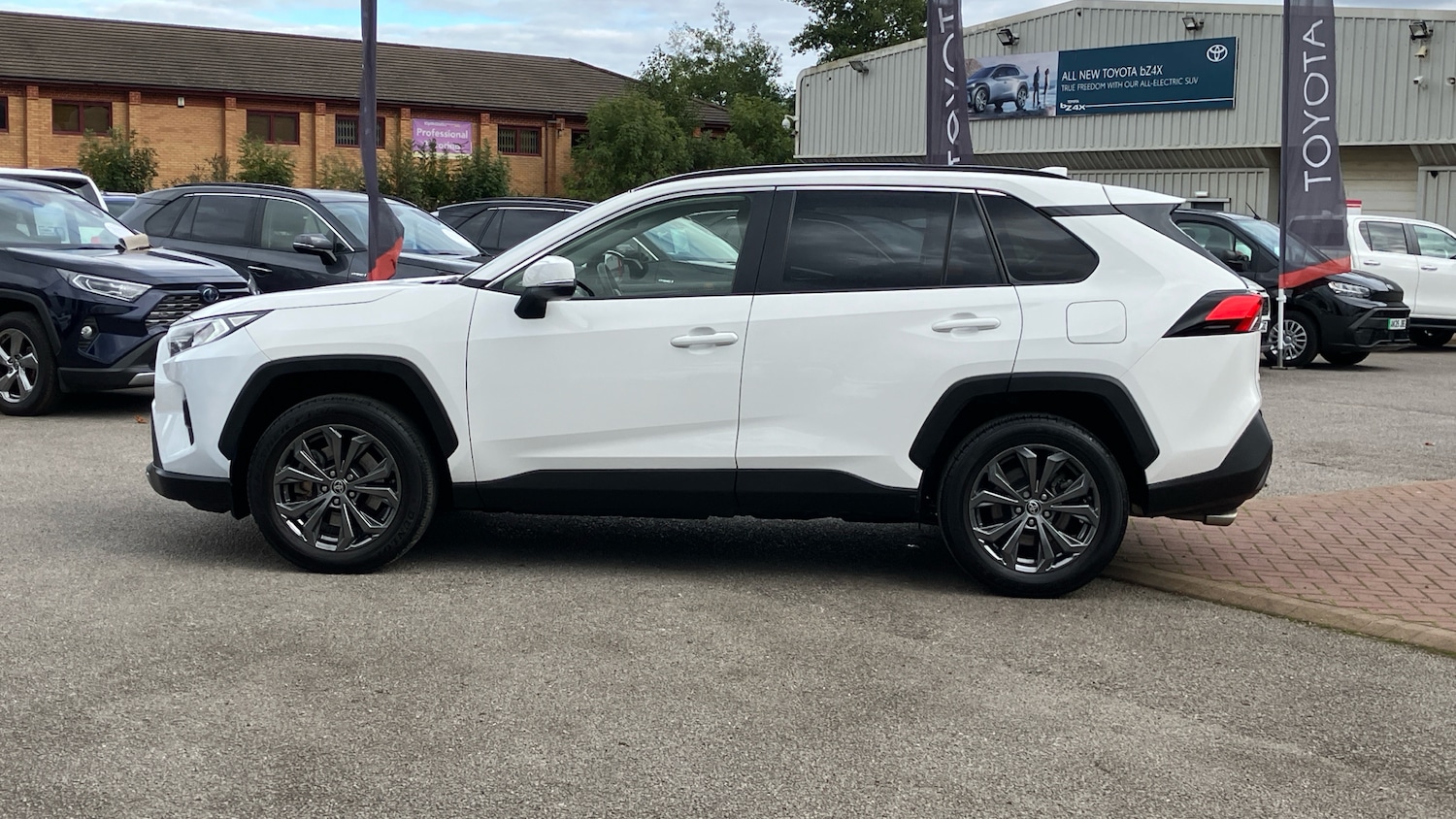 Used Toyota RAV4 2022 for sale - 76146436: Photo 17