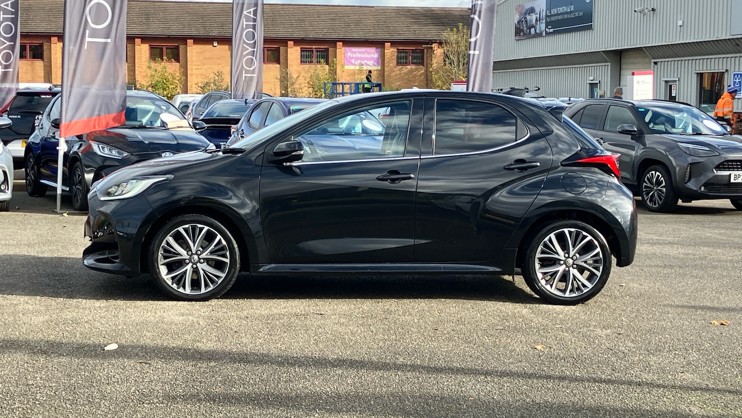 Used Toyota Yaris 2023 for sale - 76384925: Photo 17