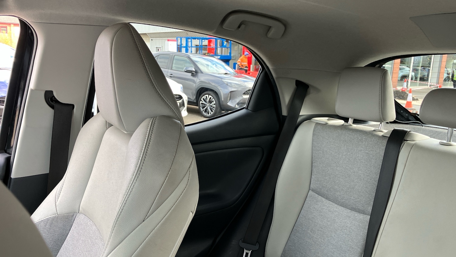 Used Toyota Yaris 2023 for sale - 76384925: Photo 24
