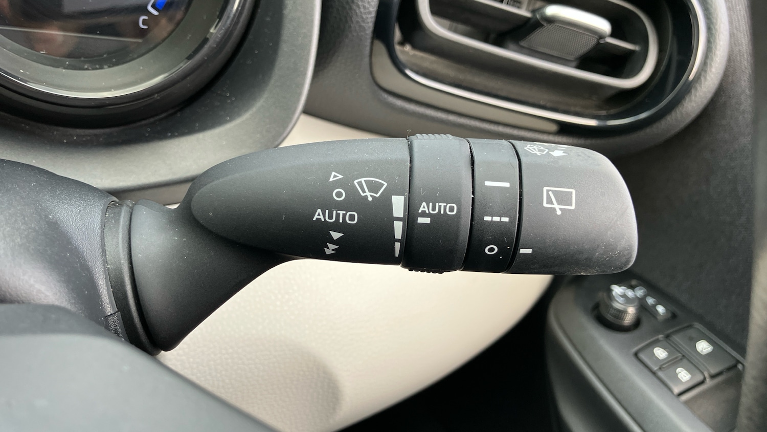Used Toyota Yaris 2023 for sale - 76384925: Photo 39