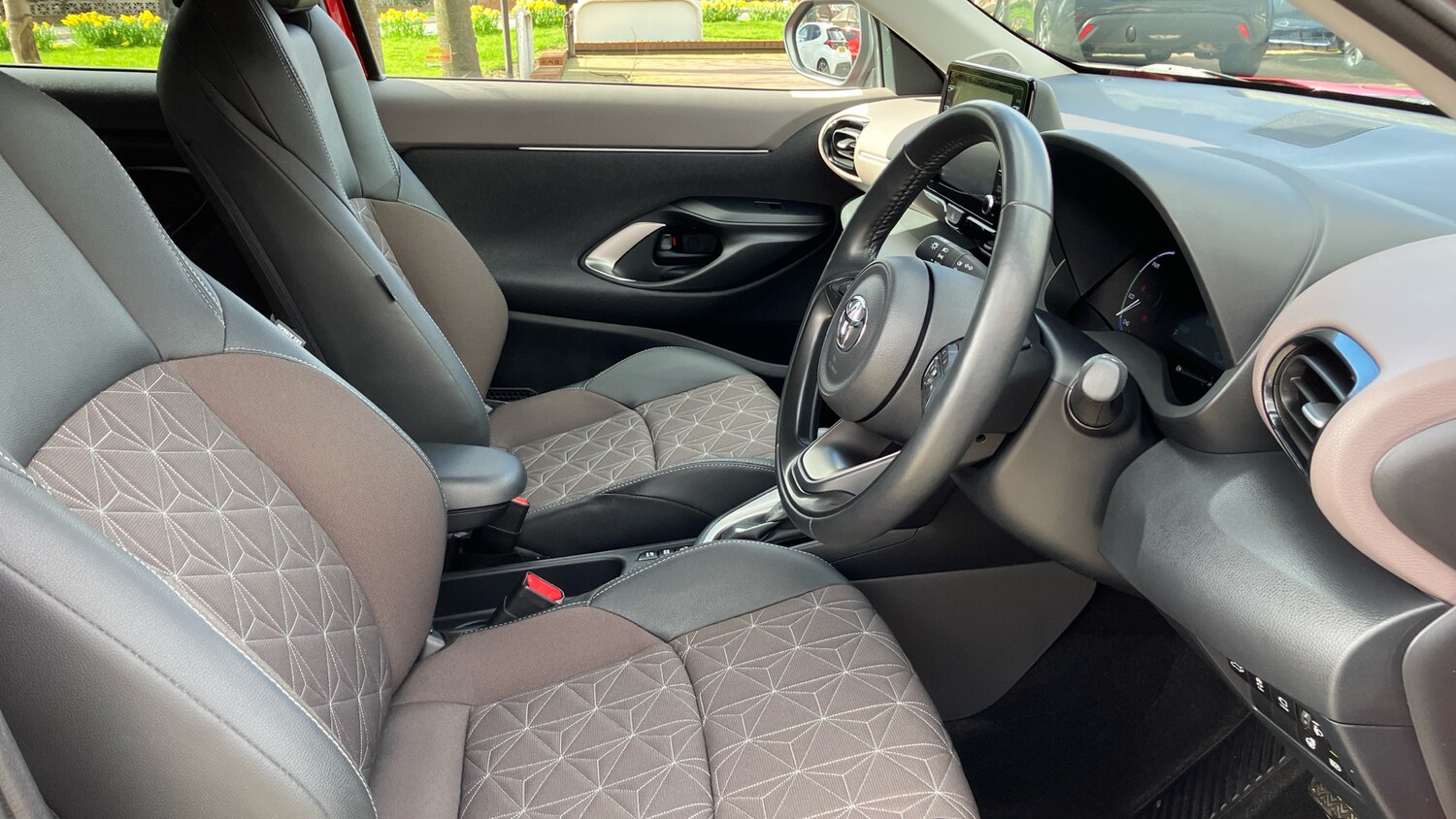 Used Toyota Yaris Cross 2023 for sale - 77933916: Photo 11