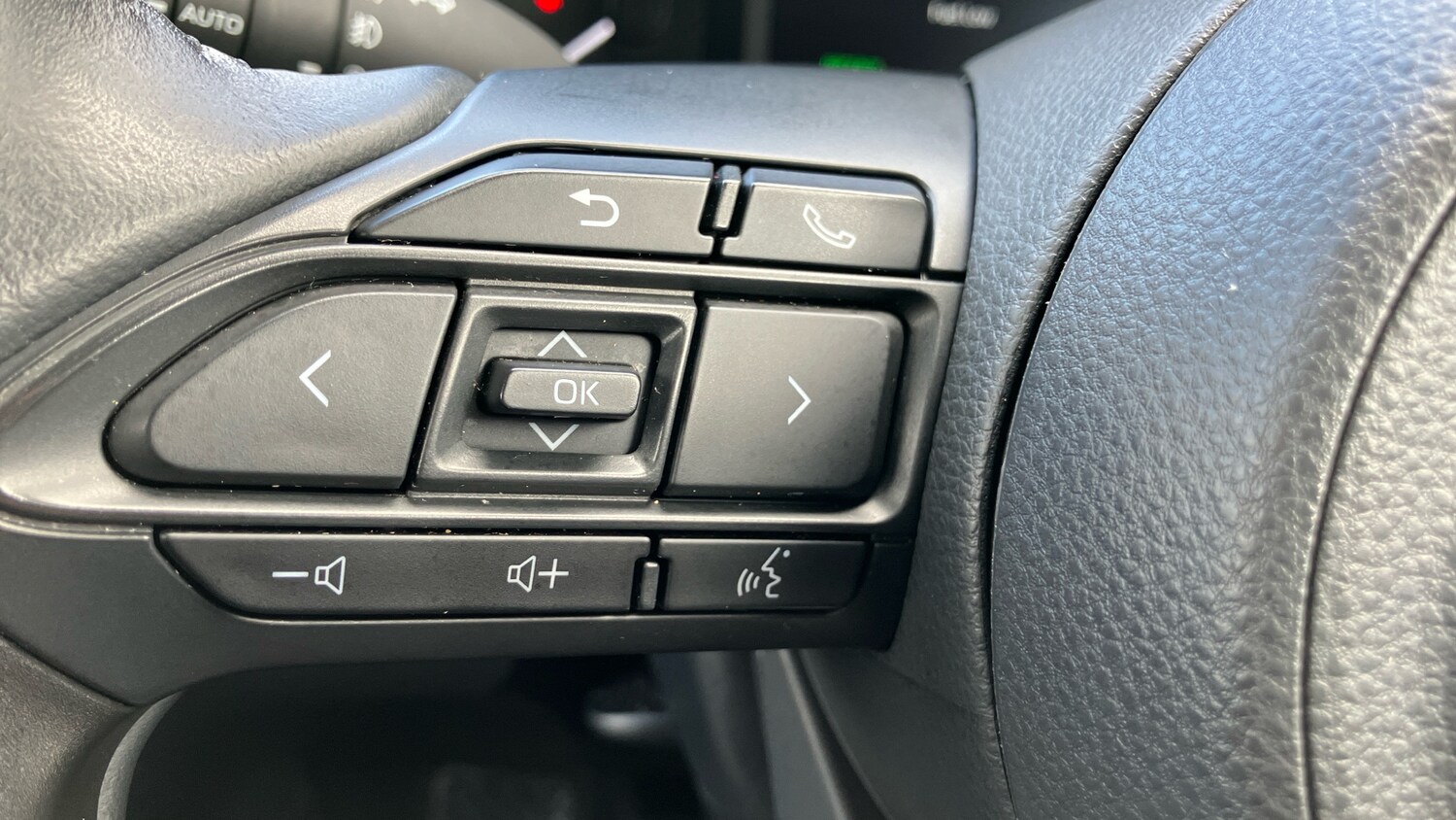 Used Toyota Yaris Cross 2023 for sale - 77933916: Photo 36