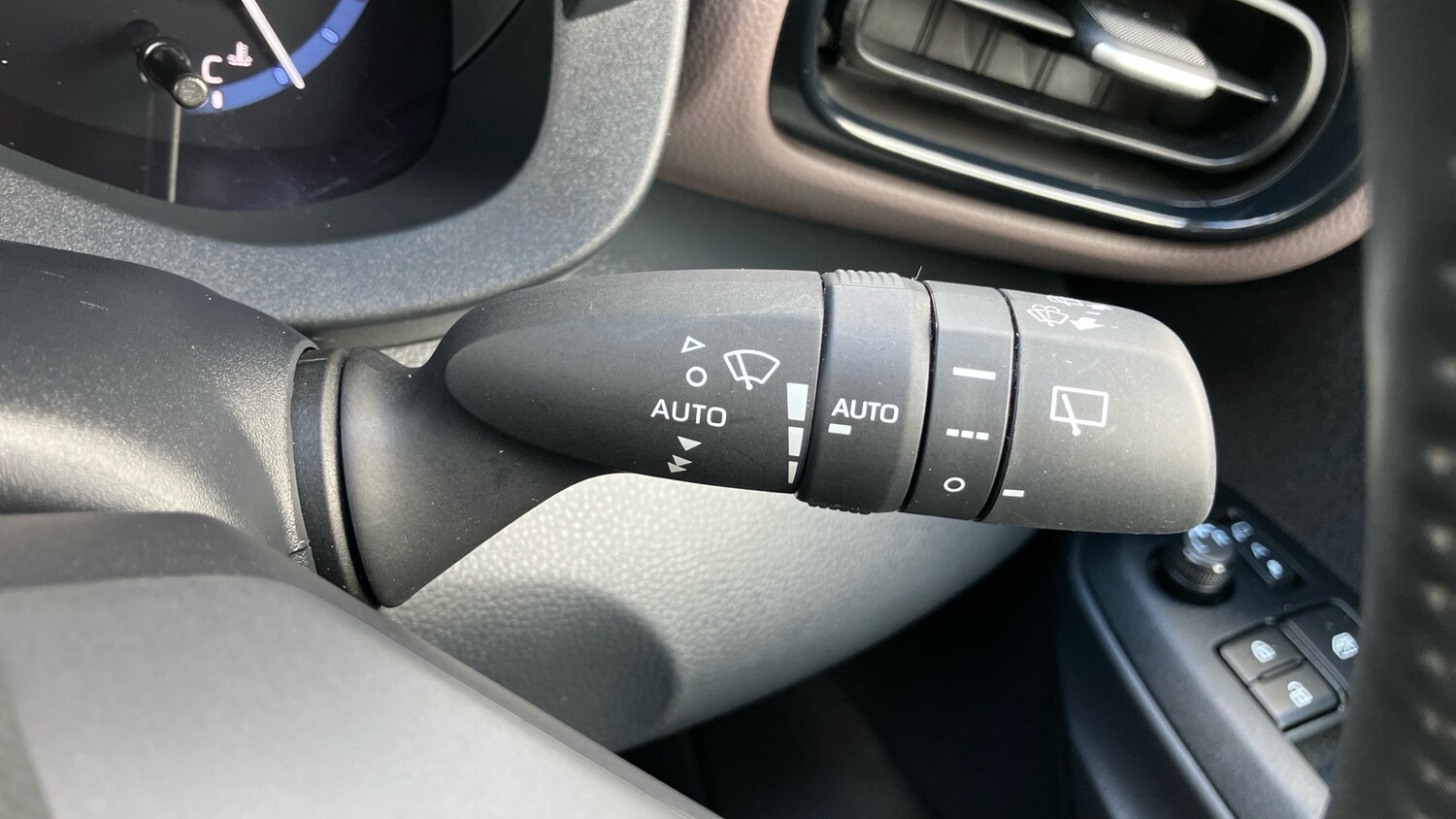 Used Toyota Yaris Cross 2023 for sale - 77933916: Photo 39