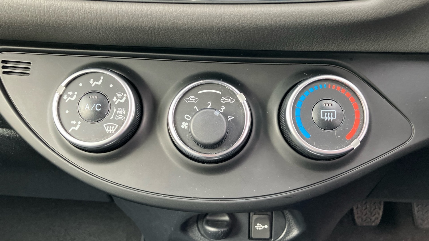 Used Toyota Yaris 2019 for sale - 76821479: Photo 34