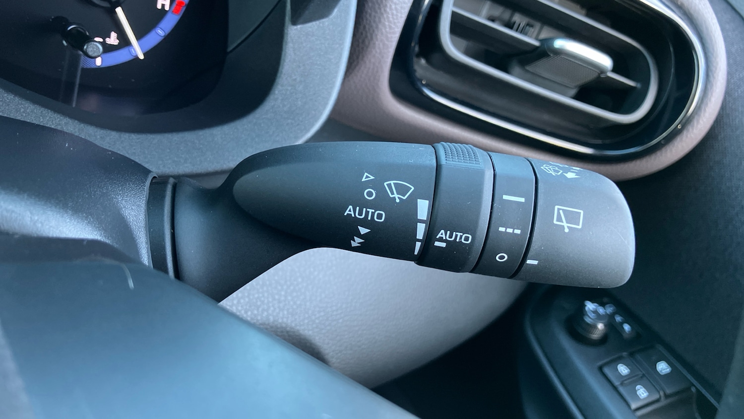 Used Toyota Yaris Cross 2023 for sale - 76791308: Photo 39