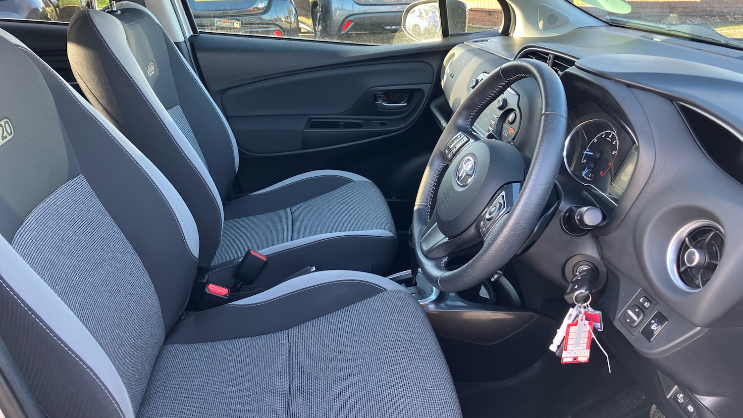 Used Toyota Yaris 2020 for sale - 76638533: Photo 11