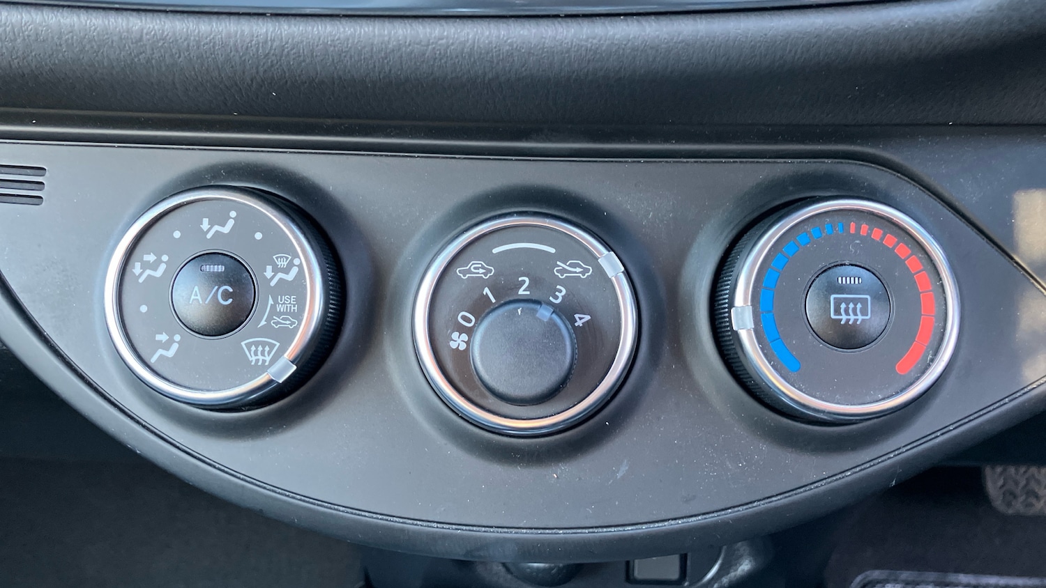 Used Toyota Yaris 2020 for sale - 76638533: Photo 34