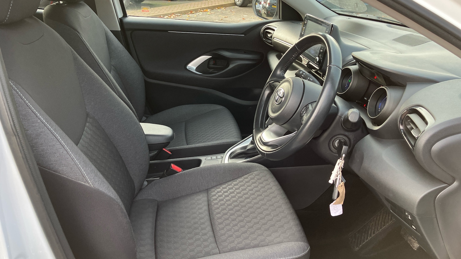 Used Toyota Yaris 2022 for sale - 76352947: Photo 11