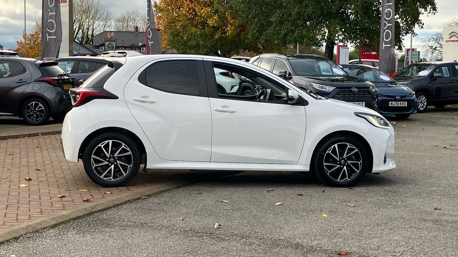 Used Toyota Yaris 2022 for sale - 76352947: Photo 16