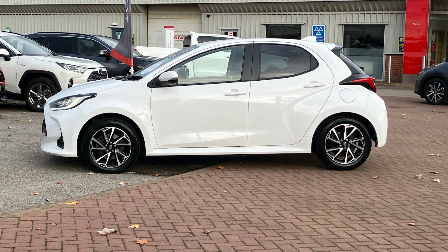 Used Toyota Yaris 2022 for sale - 76352947: Photo 17