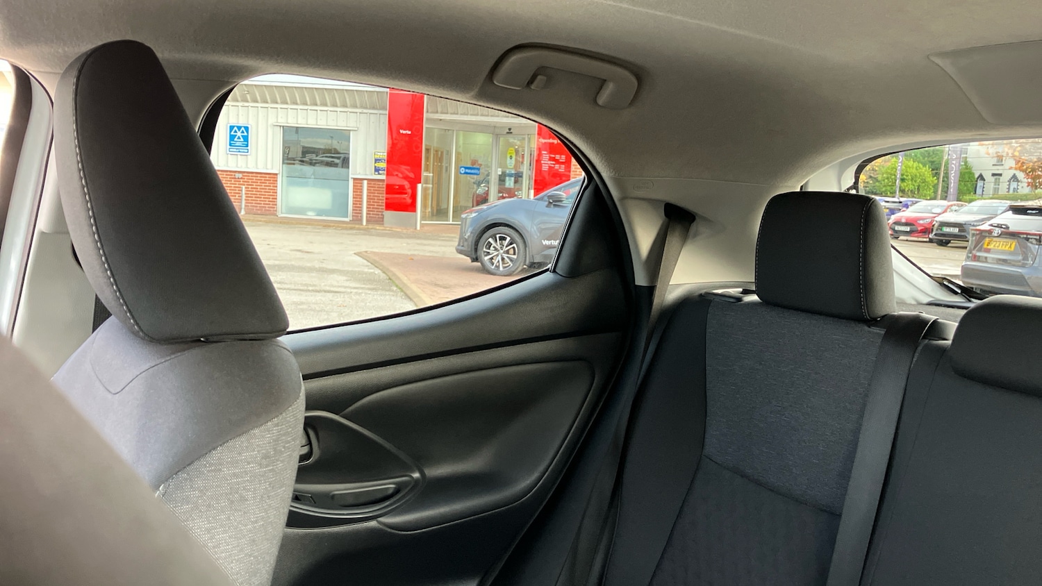 Used Toyota Yaris 2022 for sale - 76352947: Photo 24