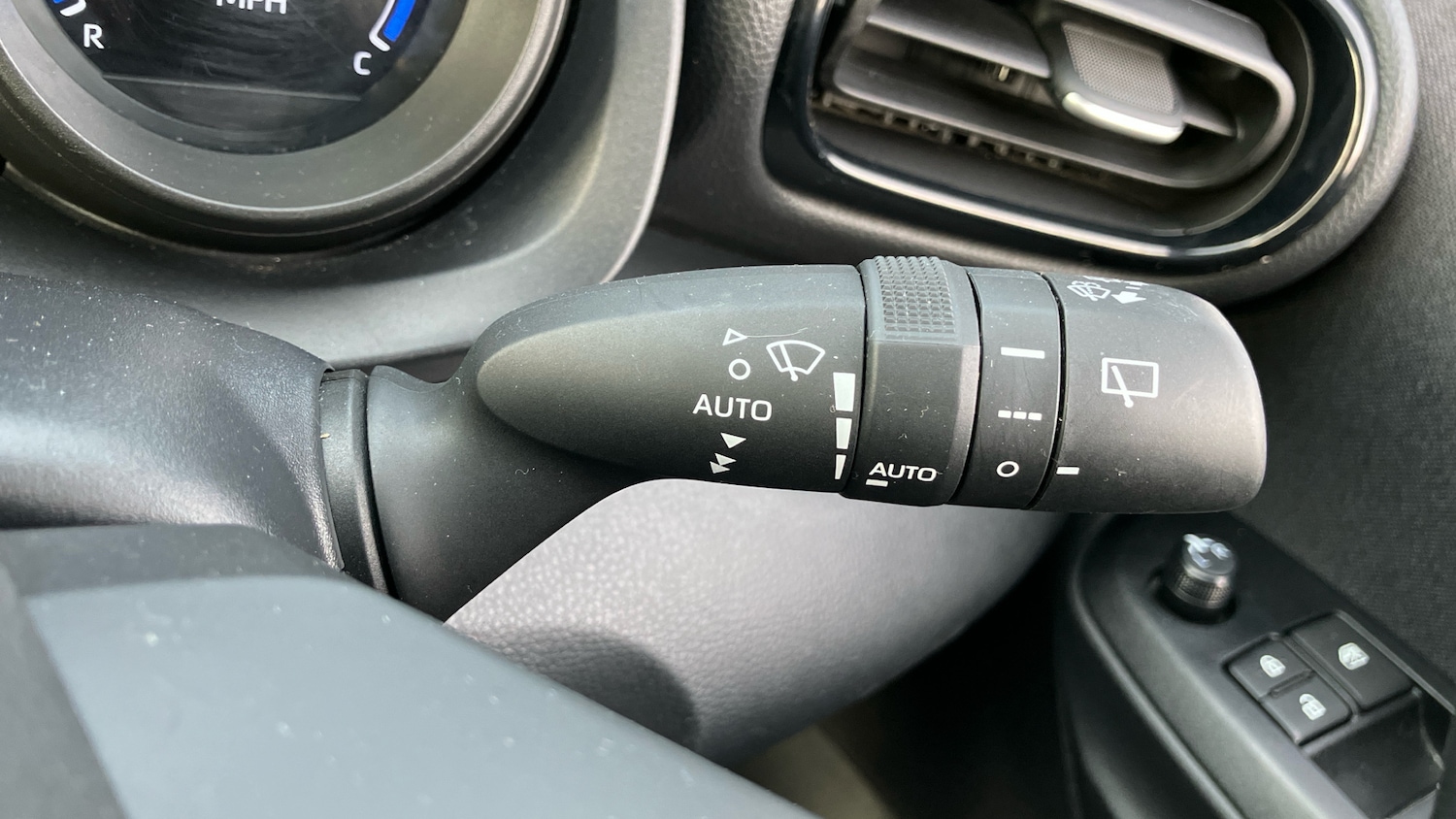 Used Toyota Yaris 2022 for sale - 76352947: Photo 39