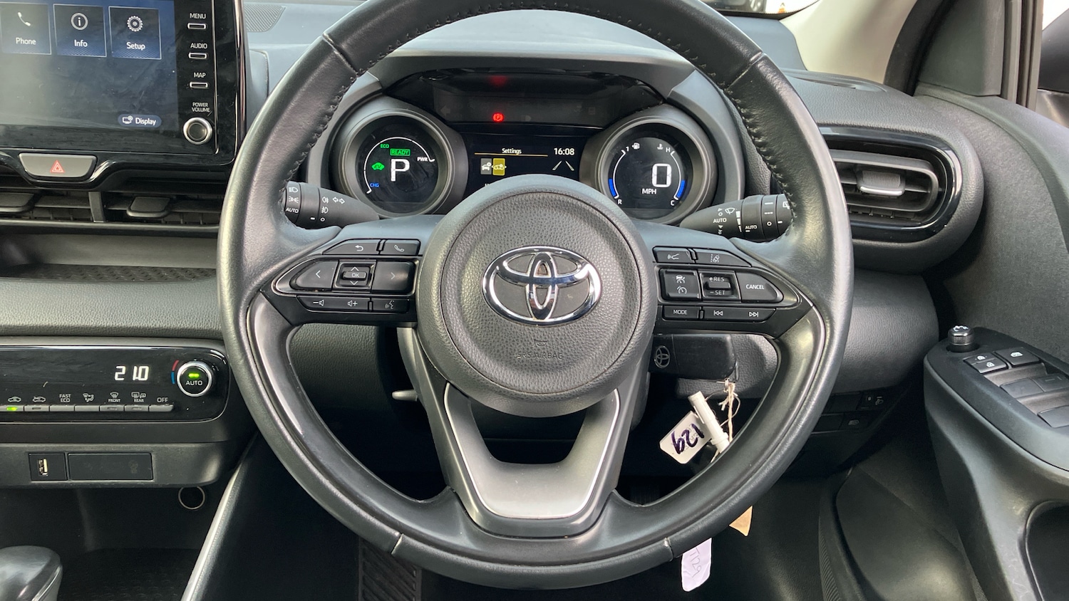 Used Toyota Yaris 2022 for sale - 76352947: Photo 8