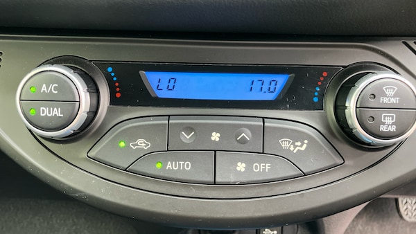 Used Toyota Yaris 2018 for sale - 76252583: Photo 34