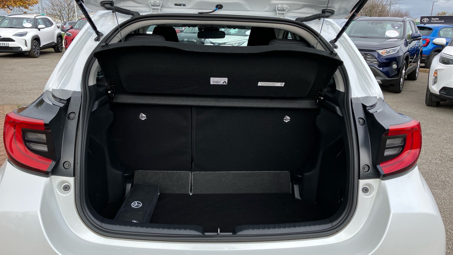 Used Toyota Yaris 2023 for sale - 76452628: Photo 14