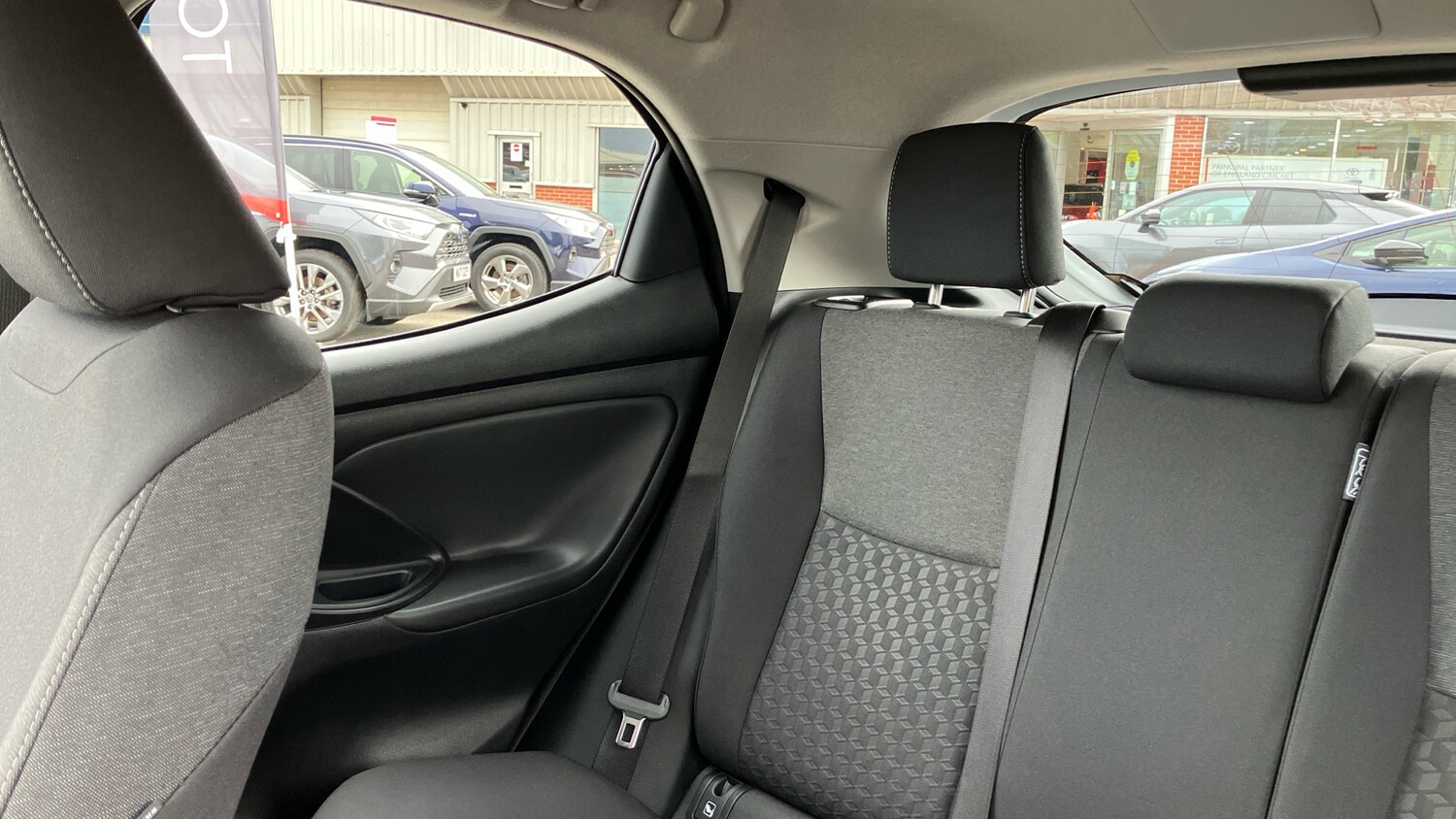 Used Toyota Yaris 2023 for sale - 76452628: Photo 24