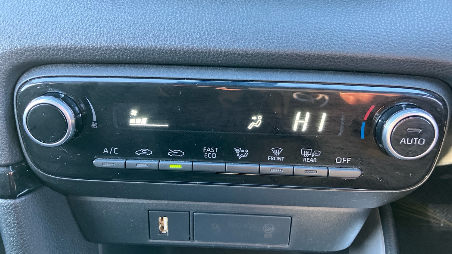 Used Toyota Yaris 2020 for sale - 76734924: Photo 34