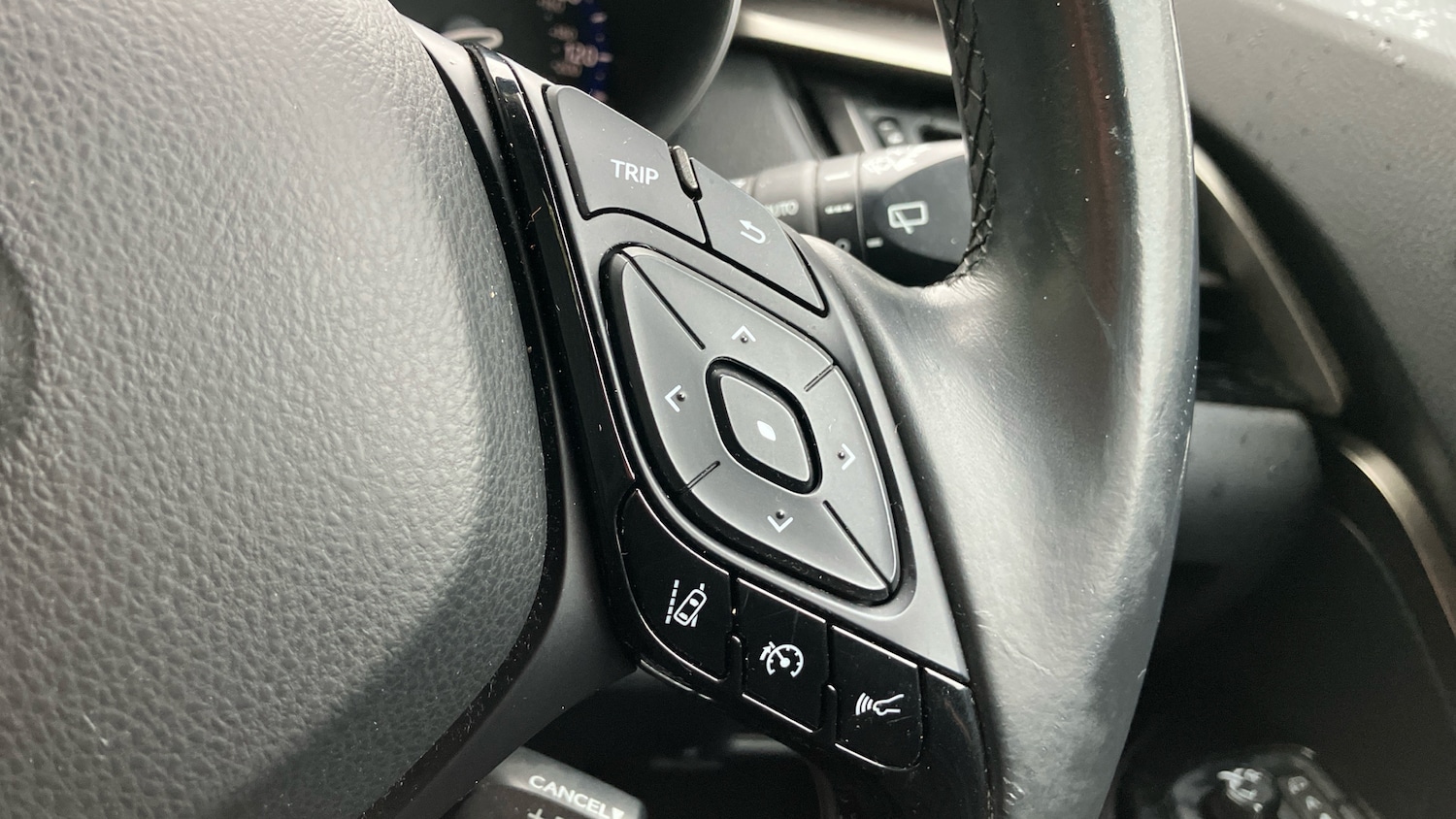 Used Toyota C-HR 2019 for sale - 76879260: Photo 37