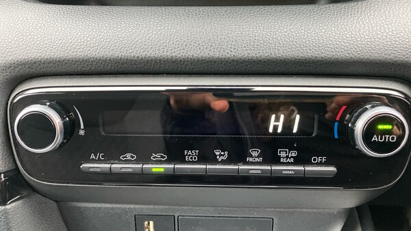 Used Toyota Yaris 2022 for sale - 76171700: Photo 34