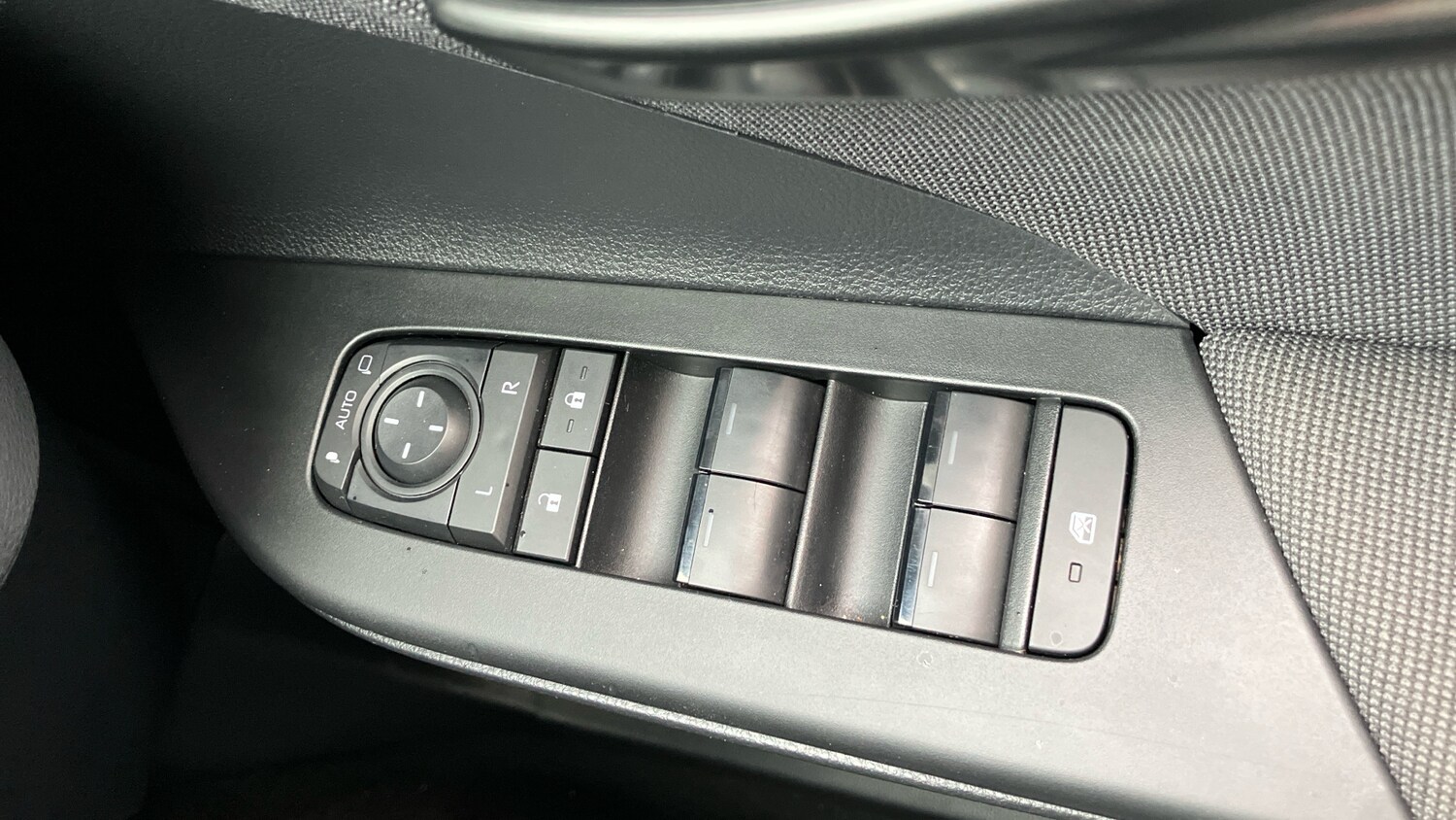 Used Toyota C-HR 2024 for sale - 77151074: Photo 22