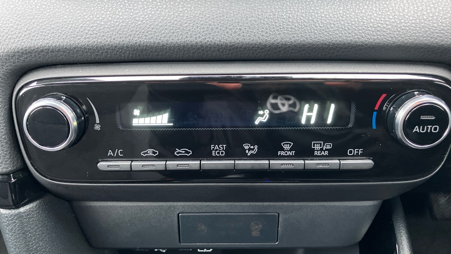 Used Toyota Yaris 2024 for sale - 77519732: Photo 34